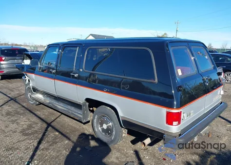 1990 GMC Suburban V15 Conventional z USA, uszkodzony, nr VIN 1GKEV16K1LF530005